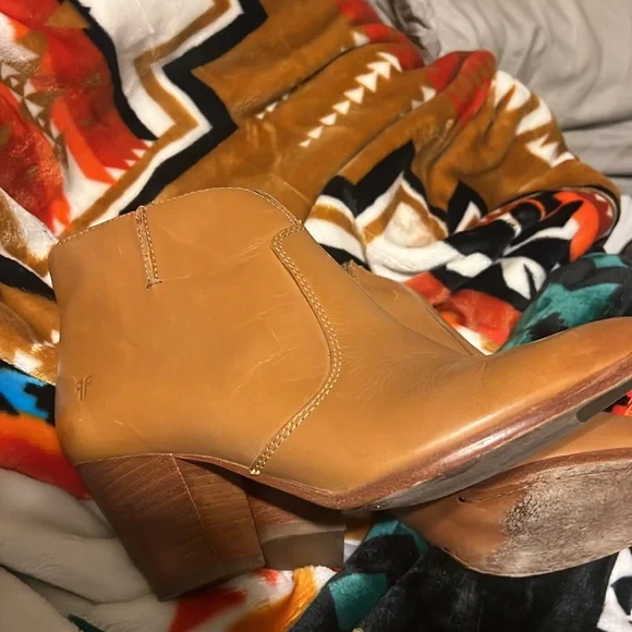 Frye size 7 - Picture 4 of 10